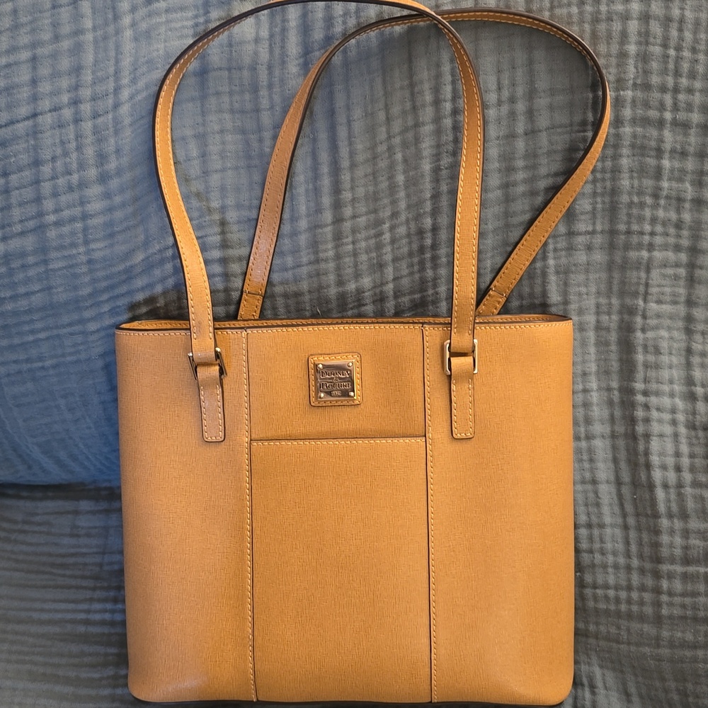 EUC Dooney & Bourke Saffiano leather small Lexington Shoulder Bag
